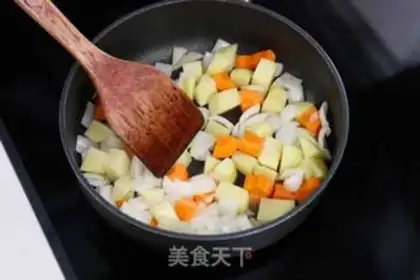 Make Curry potato beef gravy step 1