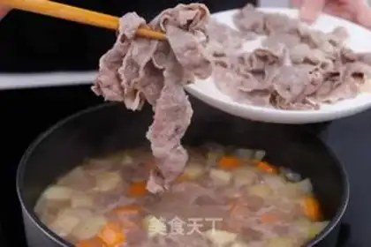 Make Curry potato beef gravy step 3