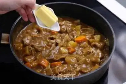 Make Curry potato beef gravy step 5