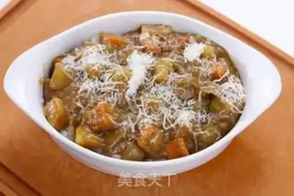 Make Curry potato beef gravy step 6