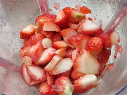 Make Strawberry yogurt step 0