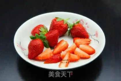 Make Strawberry shakes step 1