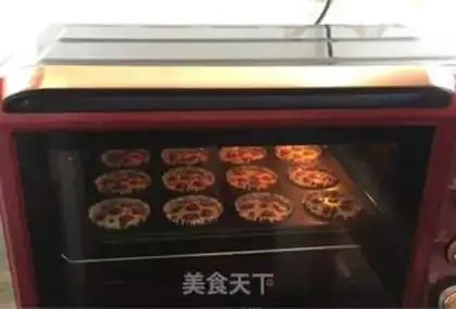 Make Fashion Panther Cupcake step 11