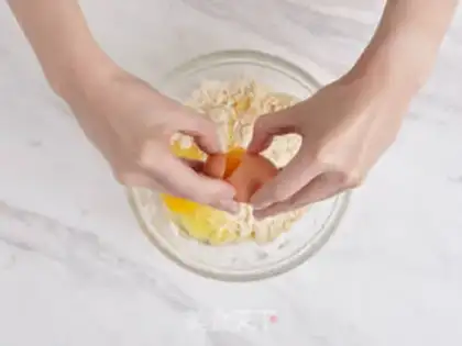 Make Strawberry balls step 1