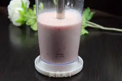 Make Strawberry shakes step 4
