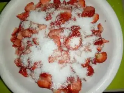 Make Homemade strawberry sauce step 1