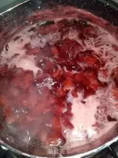 Make Homemade strawberry sauce step 4