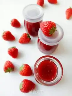 Make Homemade strawberry sauce step 8
