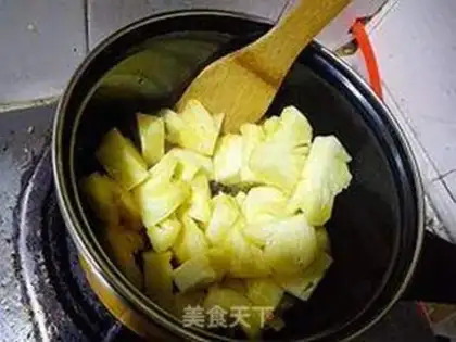 Make Pineapple flip cake step 4