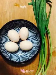 Make Garlic fried eggs step 0