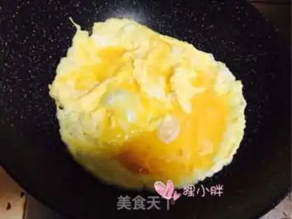 Make Garlic fried eggs step 5