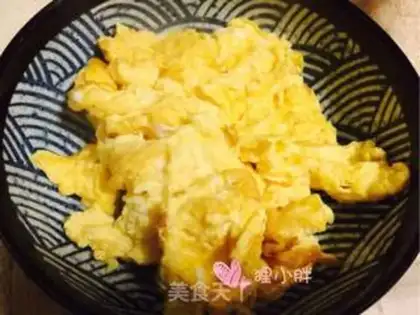 Make Garlic fried eggs step 6