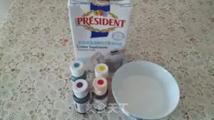 Make Creative 3-8 holiday cake step 1