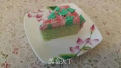 Make Creative 3-8 holiday cake step 15