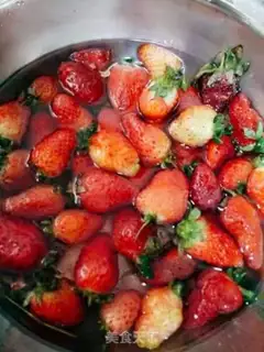 Make Strawberry ice cream step 0