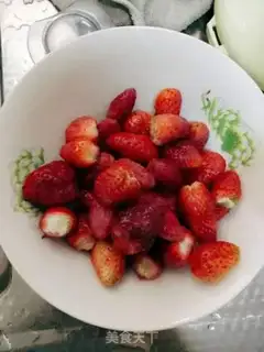 Make Strawberry ice cream step 1