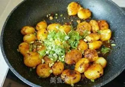Make Garlic potatoes step 6