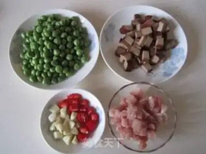Make Peas eggs and fried meat step 0