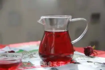 Make Rose cranberry fruit tea step 0