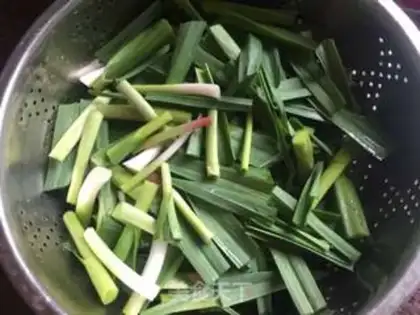 Make Garlic sauce step 1