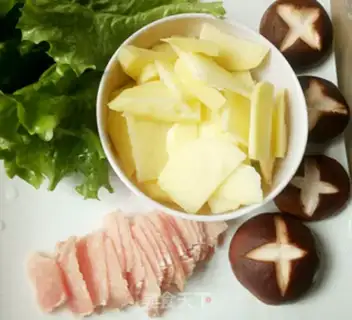 Make Potato mushroom meat soup step 1