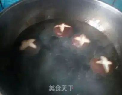 Make Potato mushroom meat soup step 2