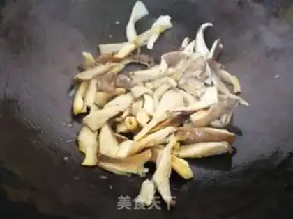 Make Cream mushroom fried mussels step 3