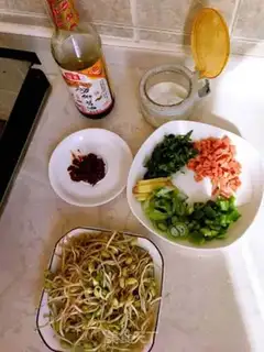 Make Blasted bean sprouts step 0