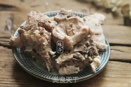 Make Pork soup for the coconut step 2