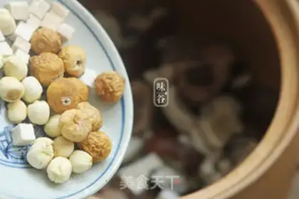 Make Pork soup for the coconut step 3