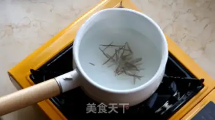 Make Caramel hot milk tea step 0