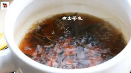 Make Caramel hot milk tea step 1