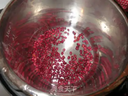 Make The casserole belongs to the red-tree egg step 1