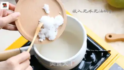Make Caramel hot milk tea step 3