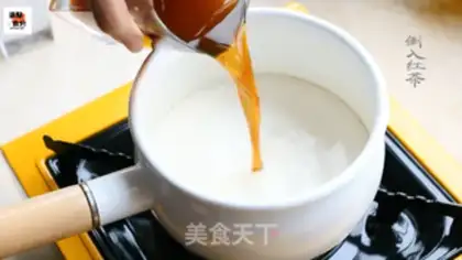 Make Caramel hot milk tea step 6