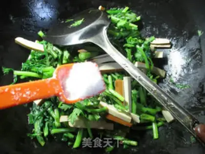 Make Eggs dry and fried step 4