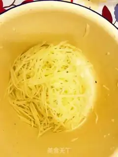 Make Onion eggs and potatoes step 0