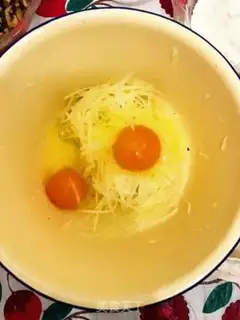 Make Onion eggs and potatoes step 2