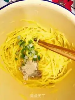 Make Onion eggs and potatoes step 4