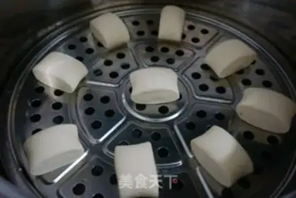 Make Slice the buns step 4