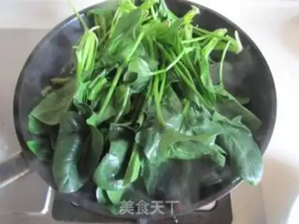 Make A spinach egg mix fan step 5