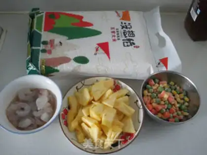 Make Pineapple shrimp rice step 0