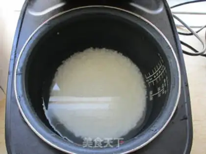 Make Pineapple shrimp rice step 1
