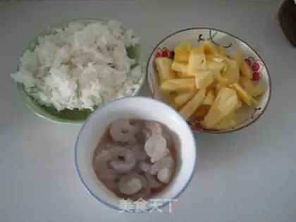 Make Pineapple shrimp rice step 2
