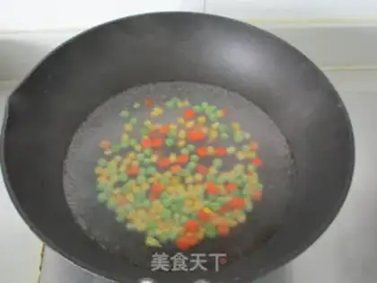 Make Pineapple shrimp rice step 3