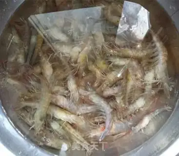 Make Salt water to shrimp step 0