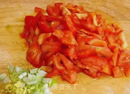 Make Tomato soup, white and black step 1