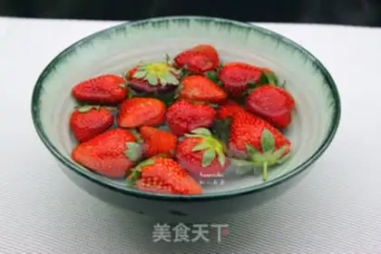 Make Chocolate strawberries step 1