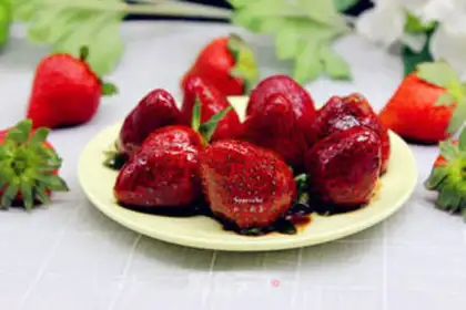 Make Chocolate strawberries step 6