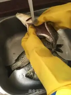 Make Peanut fish soup step 0